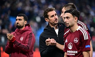 Trainer Miroslav Klose (Mitte) und sein 1. FC Nürnberg sind seit fünf Ligaspielen ungeschlagen. - Witters Trainer Miroslav Klose (Mitte) und sein 1. FC Nürnberg sind seit fünf Ligaspielen ungeschlagen. - Witters
