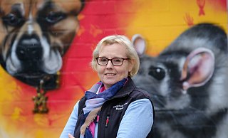 Die neue Tierheimleiterin Jutta Schaper kennt sich als Wirtschaftsfachwirtin gut mit Finanzen aus. Das ist für ihre neue Aufgabe auch bitter nötig. - Andreas Zobe Die neue Tierheimleiterin Jutta Schaper kennt sich als Wirtschaftsfachwirtin gut mit Finanzen aus. Das ist für ihre neue Aufgabe auch bitter nötig. - Andreas Zobe