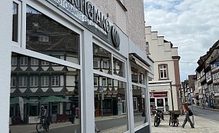 Steht leer: Hier war das italienische Restaurant L’Artigiano untergebracht, seit einigen Monaten stehen die Räume direkt an Höxters Fußgängerzone leer. - Ralf T. Mischer Steht leer: Hier war das italienische Restaurant L’Artigiano untergebracht, seit einigen Monaten stehen die Räume direkt an Höxters Fußgängerzone leer. - Ralf T. Mischer