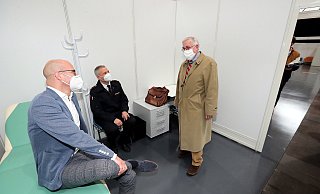 Die Ausstellungshalle an der Stadthalle Bielefeld ist jetzt das Impfzentrum in der Stadt. - Wolfgang Rudolf Die Ausstellungshalle an der Stadthalle Bielefeld ist jetzt das Impfzentrum in der Stadt. - Wolfgang Rudolf