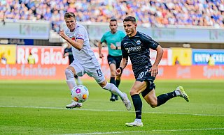 Paderborns Florent Muslija kam für die Nationalmannschaft des Kosovo im Spiel gegen die Schweiz zum Einsatz. - Besim Mazhiqi Paderborns Florent Muslija kam für die Nationalmannschaft des Kosovo im Spiel gegen die Schweiz zum Einsatz. - Besim Mazhiqi