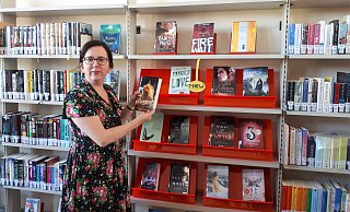 Das Team um Höxters Büchereileiterin Christiane Bode hat viel Lesenswertes im Angebot. Die Gebühr für die Bücherei steigt. - Stadt Höxter Das Team um Höxters Büchereileiterin Christiane Bode hat viel Lesenswertes im Angebot. Die Gebühr für die Bücherei steigt. - Stadt Höxter