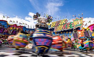Könnte das Kiffen auch auf Volksfesten in Nordrhein-Westfalen, wie hier auf der Cranger Kirmes in Herne, verboten werden? (Symbolfoto) - Christoph Reichwein/dpa Könnte das Kiffen auch auf Volksfesten in Nordrhein-Westfalen, wie hier auf der Cranger Kirmes in Herne, verboten werden? (Symbolfoto) - Christoph Reichwein/dpa