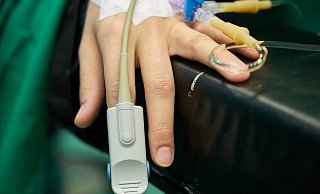 Manche Patienten müssen sehr lange intensivmedizinisch behandelt werden. Bei anderen verläuft die Erkrankung milder. - Pixabay Manche Patienten müssen sehr lange intensivmedizinisch behandelt werden. Bei anderen verläuft die Erkrankung milder. - Pixabay