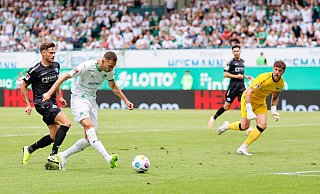 Branimir Hrgota (M) brachte Fürth gegen Paderborn in Führung. - Daniel Löb/dpa Branimir Hrgota (M) brachte Fürth gegen Paderborn in Führung. - Daniel Löb/dpa