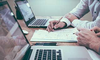 Homosexuelle Arbeitnehmer sind der Studie zufolge häufiger höher qualifiziert als der Rest der Bevölkerung in Deutschland. - Pixabay Homosexuelle Arbeitnehmer sind der Studie zufolge häufiger höher qualifiziert als der Rest der Bevölkerung in Deutschland. - Pixabay
