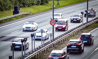 Weil es bei der Neuinstallation des stationären Blitzers Probleme gibt, kehr Blitzer Guntram (hinten links) vielleicht schon bald wieder auf den Ostwestfalendamm zurück. - Mike-Dennis Müller / www.mdm.photo Weil es bei der Neuinstallation des stationären Blitzers Probleme gibt, kehr Blitzer Guntram (hinten links) vielleicht schon bald wieder auf den Ostwestfalendamm zurück. - Mike-Dennis Müller / www.mdm.photo