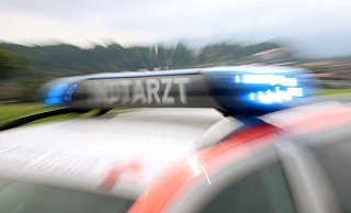 Ein Motorradfahrer wurde in der Nacht zu Freitag schwer verletzt. - picture alliance / dpa Ein Motorradfahrer wurde in der Nacht zu Freitag schwer verletzt. - picture alliance / dpa
