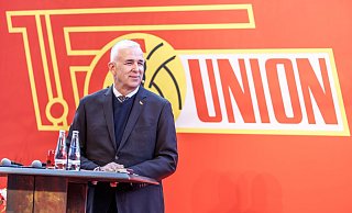 Union Berlins Präsident Dirk Zingler kritisiert den Zustand des deutschen Frauenfußballs. (Archivbild) - Andreas Gora/dpa Union Berlins Präsident Dirk Zingler kritisiert den Zustand des deutschen Frauenfußballs. (Archivbild) - Andreas Gora/dpa