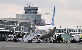 Blick auf den Tower: Die heimische Wirtschaft schätzt den Flughafen Paderborn-Lippstadt - will sich jedoch nicht finaziell daran beteiligen. - Marc Köppelmann Blick auf den Tower: Die heimische Wirtschaft schätzt den Flughafen Paderborn-Lippstadt - will sich jedoch nicht finaziell daran beteiligen. - Marc Köppelmann