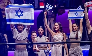 Eden Golan (2.v.r.) wurde vom Publikum ins ESC-Finale gewählt. - Jens Büttner/dpa Eden Golan (2.v.r.) wurde vom Publikum ins ESC-Finale gewählt. - Jens Büttner/dpa