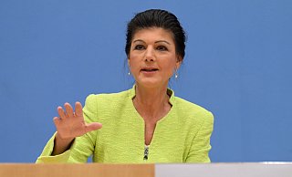 Sahra Wagenknecht während der Pressekonferenz zur Gründung des Vereins «Bündnis Sahra Wagenknecht - Für Vernunft und Gerechtigkeit». - Soeren Stache/dpa Sahra Wagenknecht während der Pressekonferenz zur Gründung des Vereins «Bündnis Sahra Wagenknecht - Für Vernunft und Gerechtigkeit». - Soeren Stache/dpa