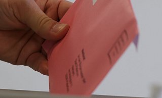 So einige Briefwahl-Stimmen kamen auch im Kreis Herford nicht rechtzeitig an - flossen somit nicht in die Endergebnisse der Stichwahlen um das Landratsamt und die Chefposten in drei Rathäusern ein. - Holger Kosbab So einige Briefwahl-Stimmen kamen auch im Kreis Herford nicht rechtzeitig an - flossen somit nicht in die Endergebnisse der Stichwahlen um das Landratsamt und die Chefposten in drei Rathäusern ein. - Holger Kosbab