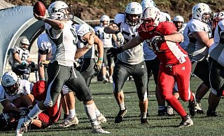 Für die Bielefeld Bulldogs spielte Tight End Moritz Gotzmann (l.) auch schon als Quarterback. - Andre Zarnke Für die Bielefeld Bulldogs spielte Tight End Moritz Gotzmann (l.) auch schon als Quarterback. - Andre Zarnke