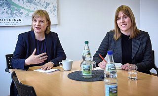 Charlotte Höpker (links) und Julia Lehmann vom "City Team" wollen die Innenstadt weiter nach vorne bringen. Ideen gibt es viele. - Barbara Franke Charlotte Höpker (links) und Julia Lehmann vom "City Team" wollen die Innenstadt weiter nach vorne bringen. Ideen gibt es viele. - Barbara Franke