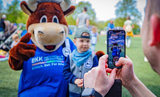 Maskottchen Lohmann ist beim Arminis-Sommerfest an der Schüco-Arena am 1. Mai mit dabei. Der Eintritt ist frei, das Programm hat viel zu bieten. - Mike-Dennis Mller / www.mdm.photo Maskottchen Lohmann ist beim Arminis-Sommerfest an der Schüco-Arena am 1. Mai mit dabei. Der Eintritt ist frei, das Programm hat viel zu bieten. - Mike-Dennis Mller / www.mdm.photo