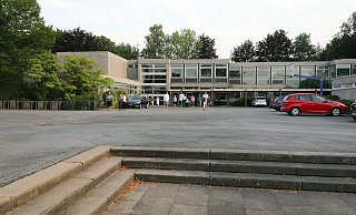 Das Gebäude der ehemaligen Hauptschule Elverdissen hat offenbar keine Zukunft, weil eine Sanierung zu teuer wäre. - Frank-Michael Kiel-Steinkamp Das Gebäude der ehemaligen Hauptschule Elverdissen hat offenbar keine Zukunft, weil eine Sanierung zu teuer wäre. - Frank-Michael Kiel-Steinkamp