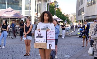 Die Demonstranten auf dem Jahnplatz am Pfingstmontag. - Christian Mathiesen Die Demonstranten auf dem Jahnplatz am Pfingstmontag. - Christian Mathiesen