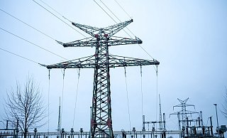 Verbraucher und Firmen müssen sich auf höhere Strompreise einstellen. - Daniel Bockwoldt/dpa Verbraucher und Firmen müssen sich auf höhere Strompreise einstellen. - Daniel Bockwoldt/dpa