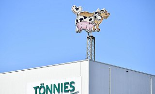 Tönnies fährt den Betrieb in Rheda-Wiedenbrück weiter hoch. - Picture Alliance Tönnies fährt den Betrieb in Rheda-Wiedenbrück weiter hoch. - Picture Alliance
