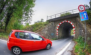 Die Bahnunterführung im Verlauf der Warendorfer Straße ist aktuell nur einspurig, aufgrund der Höhe kommen große Lkw nicht durch. - Sarah Jonek Die Bahnunterführung im Verlauf der Warendorfer Straße ist aktuell nur einspurig, aufgrund der Höhe kommen große Lkw nicht durch. - Sarah Jonek