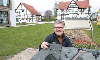 Hubert Böddeker lebt seit über 20 Jahren in Hövelhof und hat vor allem im Verkehrsverein viel für das Image der Sennegemeinde bewirken können. - Uwe Müller Hubert Böddeker lebt seit über 20 Jahren in Hövelhof und hat vor allem im Verkehrsverein viel für das Image der Sennegemeinde bewirken können. - Uwe Müller