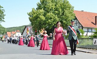 Die St.-Urbanus-Schützenbruderschaft feiert ihr „Fest der Feste“ mit den Majestäten Michael und Bianca Peters, Schülerprinzessin Jana Weskamp, Jugendprinz Vincent Rehermann, vielen Gästen und Musik. - Silke Riethmüller Die St.-Urbanus-Schützenbruderschaft feiert ihr „Fest der Feste“ mit den Majestäten Michael und Bianca Peters, Schülerprinzessin Jana Weskamp, Jugendprinz Vincent Rehermann, vielen Gästen und Musik. - Silke Riethmüller