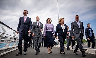 Die Ampel will sich in der zweiten Halbzeit auf die Sozialpolitik, die Wettbewerbsfähigkeit der Wirtschaft und den Ausbau der Öko-Energien konzentrieren. - Michael Kappeler/dpa/Archiv Die Ampel will sich in der zweiten Halbzeit auf die Sozialpolitik, die Wettbewerbsfähigkeit der Wirtschaft und den Ausbau der Öko-Energien konzentrieren. - Michael Kappeler/dpa/Archiv