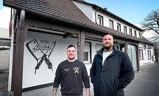 Martin Engel (l.) und Mario Funke eröffnen am Samstag, 22. März, "The Butchers Beef Club" im früheren Haus Reilmann an der Avenwedder Straße. - Andreas Frücht Martin Engel (l.) und Mario Funke eröffnen am Samstag, 22. März, "The Butchers Beef Club" im früheren Haus Reilmann an der Avenwedder Straße. - Andreas Frücht