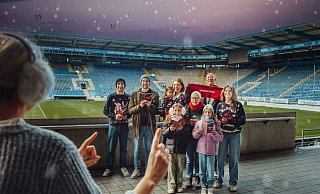 Heimspiel für den Weihnachtsmann: In der Schüco-Arena wird gesungen, aber diesmal nicht nur Fußballfan-Hymnen. - Bielefeld Marketing | Tim Fröhlich, Detering Design Heimspiel für den Weihnachtsmann: In der Schüco-Arena wird gesungen, aber diesmal nicht nur Fußballfan-Hymnen. - Bielefeld Marketing | Tim Fröhlich, Detering Design