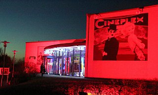 Warburger Kino macht beim bundesweiten Aktionstag mit. Betriebe melden Alarmstufe rot. - Burkhard Battran Warburger Kino macht beim bundesweiten Aktionstag mit. Betriebe melden Alarmstufe rot. - Burkhard Battran