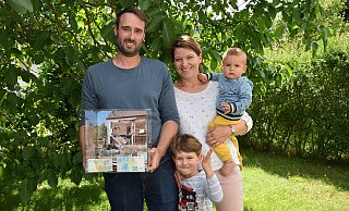 Daniel und Ronja Schäfer fanden mit den Kindern Ben und Jonas 30 Kilometer vom Ahrtal entfernt eine neue Wohnung. - Jörg Diester Daniel und Ronja Schäfer fanden mit den Kindern Ben und Jonas 30 Kilometer vom Ahrtal entfernt eine neue Wohnung. - Jörg Diester