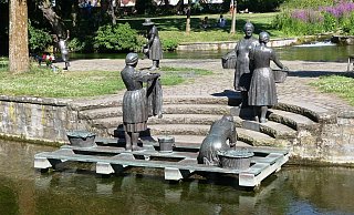 Markanter Punkt: Das Waschfrauen-Denkmal im Paderquellgebiet, wo die FDP die Präsenz von Ordnungskräften erhöhen möchte. - Verkehrsverein Paderborn/Karl Heinz Schäfer Markanter Punkt: Das Waschfrauen-Denkmal im Paderquellgebiet, wo die FDP die Präsenz von Ordnungskräften erhöhen möchte. - Verkehrsverein Paderborn/Karl Heinz Schäfer