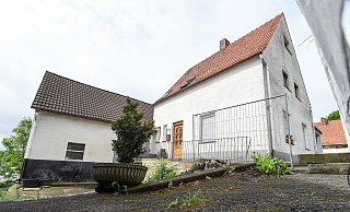 Der Saatweg Nummer 6 in Höxter-Bosseborn, das sogenannte "Horrorhaus". - Christian Weische Der Saatweg Nummer 6 in Höxter-Bosseborn, das sogenannte "Horrorhaus". - Christian Weische