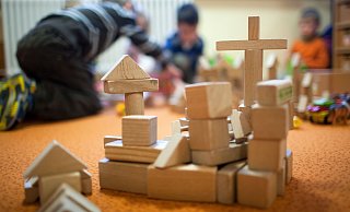 Sinkende Mitgliederzahlen machen den Kirchen - und damit auch den kirchlichen Kitas - schwer zu schaffen. Die Einrichtungen in Gohfeld können sich jetzt Hoffnung auf städtische Unterstützung machen. - picture alliance / ZB Sinkende Mitgliederzahlen machen den Kirchen - und damit auch den kirchlichen Kitas - schwer zu schaffen. Die Einrichtungen in Gohfeld können sich jetzt Hoffnung auf städtische Unterstützung machen. - picture alliance / ZB