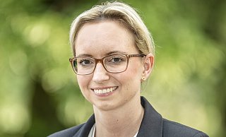 Die promovierte Juristin Christiana Bauer will Oberbürgermeisterin in Bielefeld werden. Sie tritt für die CDU an.?Foto: Jörg Dieckmann - Jörg Dieckmann Die promovierte Juristin Christiana Bauer will Oberbürgermeisterin in Bielefeld werden. Sie tritt für die CDU an.?Foto: Jörg Dieckmann - Jörg Dieckmann