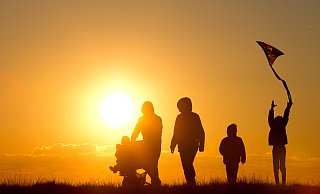 Damit Familien so entspannt ihr Leben genießen können, müssen die Rahmenbedingungen stimmen. Was die Parteien dafür in ihren Wahlprogrammen bieten. - dpa-tmn Damit Familien so entspannt ihr Leben genießen können, müssen die Rahmenbedingungen stimmen. Was die Parteien dafür in ihren Wahlprogrammen bieten. - dpa-tmn