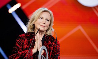 Die Ehren-Comedypreisträgerin Maren Kroymann hielt eine ernste Dankesrede. - picture alliance/dpa Die Ehren-Comedypreisträgerin Maren Kroymann hielt eine ernste Dankesrede. - picture alliance/dpa