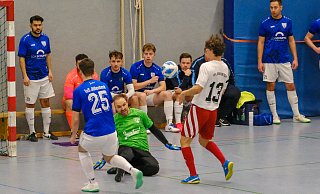 Das Top-Spiel zwischen Jöllenbeck (blaue Trikots) und dem VfL Schildesche endete 2:2. - Andreas Zobe Das Top-Spiel zwischen Jöllenbeck (blaue Trikots) und dem VfL Schildesche endete 2:2. - Andreas Zobe