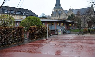 Die neue Sporthalle auf dem Stiftberg soll auf der vorhandenen Sportfläche entstehen. - Frank-Michael Kiel-Steinkamp Die neue Sporthalle auf dem Stiftberg soll auf der vorhandenen Sportfläche entstehen. - Frank-Michael Kiel-Steinkamp