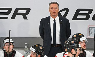 Bundestrainer Harold Kreis zeigte sich nur mit dem Abschluss beim Deutschland Cup zufrieden. - Armin Weigel/dpa Bundestrainer Harold Kreis zeigte sich nur mit dem Abschluss beim Deutschland Cup zufrieden. - Armin Weigel/dpa