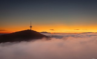 Gerade im Herbst und Frühwinter kein seltenes Bild: Die Porta Westfalica versinkt im Nebel, während auf der anderen Bergseite strahlender Sonnenschein herrscht. - Leserfoto: Heiko Nürge Gerade im Herbst und Frühwinter kein seltenes Bild: Die Porta Westfalica versinkt im Nebel, während auf der anderen Bergseite strahlender Sonnenschein herrscht. - Leserfoto: Heiko Nürge