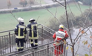 Insgesamt rund 100 Einsatzkräfte waren bei der Bergung am Skywalk im Einsatz. - Torsten Wegener Insgesamt rund 100 Einsatzkräfte waren bei der Bergung am Skywalk im Einsatz. - Torsten Wegener