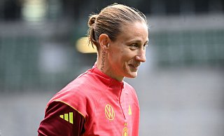 Verspätete EM-Vorbereitung hat für Torfrau Ann-Katrin Berger begonnen - Carmen Jaspersen/dpa Verspätete EM-Vorbereitung hat für Torfrau Ann-Katrin Berger begonnen - Carmen Jaspersen/dpa