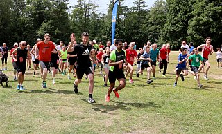 Rund 70 Sportler starteten zum Lauf durch den Stuckenberg. - Frank-Michael Kiel-Steinkamp Rund 70 Sportler starteten zum Lauf durch den Stuckenberg. - Frank-Michael Kiel-Steinkamp