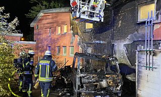 Jugendzentrum in Bielefeld in Flammen. - Christian Mathiesen Jugendzentrum in Bielefeld in Flammen. - Christian Mathiesen