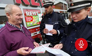 Ermittlungen: Mit Flugblättern sucht die Polizei nach Zeugen und Hinweisen. - Patrick Menzel Ermittlungen: Mit Flugblättern sucht die Polizei nach Zeugen und Hinweisen. - Patrick Menzel