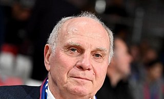 Uli Hoeneß bezieht im Doppelpass Stellung. - Ulrich Gamel/Bildagentur kolbert-press/dpa Uli Hoeneß bezieht im Doppelpass Stellung. - Ulrich Gamel/Bildagentur kolbert-press/dpa