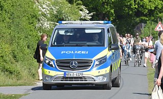 Polizei und Rettungskräfte rückten am Mai-Feiertag zu einem größeren Einsatz ins Gütersloher Wapelbad aus. - Jens Dünhölter Polizei und Rettungskräfte rückten am Mai-Feiertag zu einem größeren Einsatz ins Gütersloher Wapelbad aus. - Jens Dünhölter
