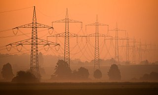 Am späten Donnerstagnachmittag zwischen 17 und 18 Uhr hatte eine Megawattstunde Strom im deutschen Stromgroßhandel 936 Euro gekostet, das sind fast 94 Cent je Kilowattstunde. (Symbolbild) - Julian Stratenschulte/dpa Am späten Donnerstagnachmittag zwischen 17 und 18 Uhr hatte eine Megawattstunde Strom im deutschen Stromgroßhandel 936 Euro gekostet, das sind fast 94 Cent je Kilowattstunde. (Symbolbild) - Julian Stratenschulte/dpa